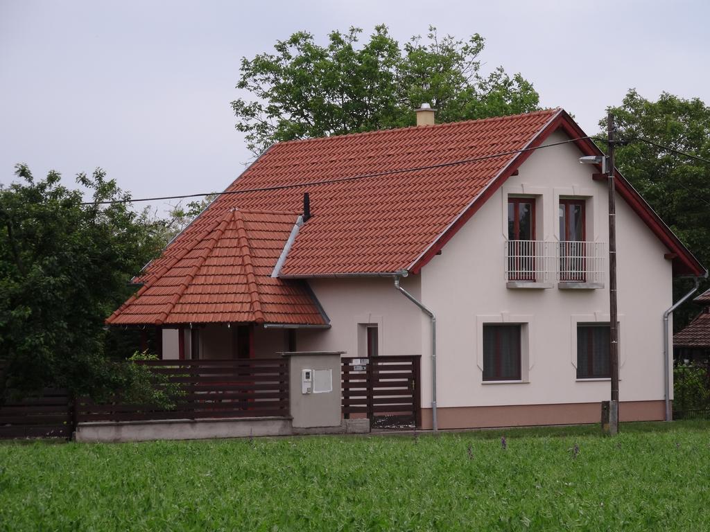 Villa Happy Mammy Bababarat Vendeghaz Feszek Utca Orosháza Zimmer foto